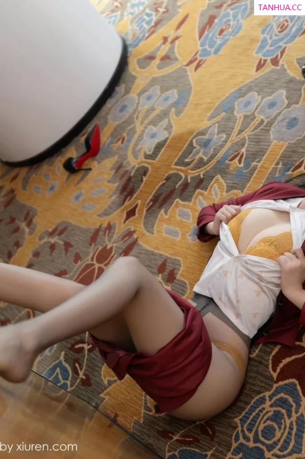 安然Maleah  [XiuRen]高清写真图 2025.05.27 No.10333 安然anran 空姐制服第18张图片